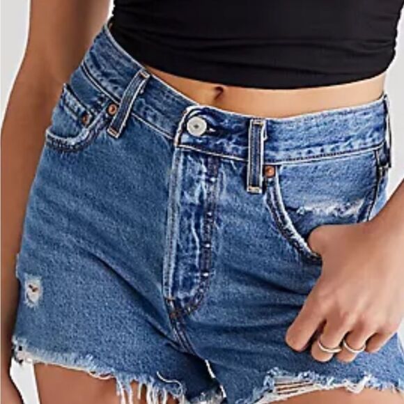 LEVIS PREMIUM SHORTS FOR WOMEN RIBCAGE FIVE POCKET BUTTON FLY NWT - Picture 3 of 8